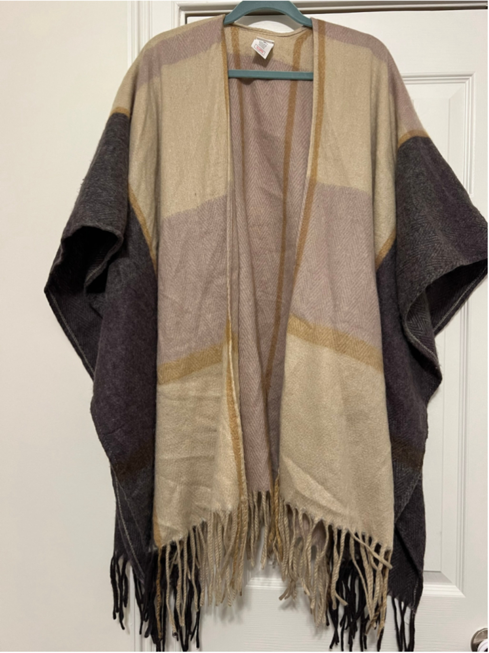 Women's Woolrich One Size Scarf Wrap with Fringe in Beige and Grey